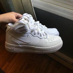 NIKE AIR FORCE MID